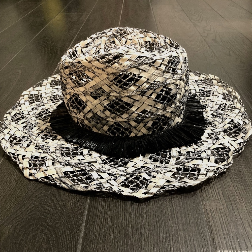 Made in Italy 100% straw hat- like new with excellent condition
